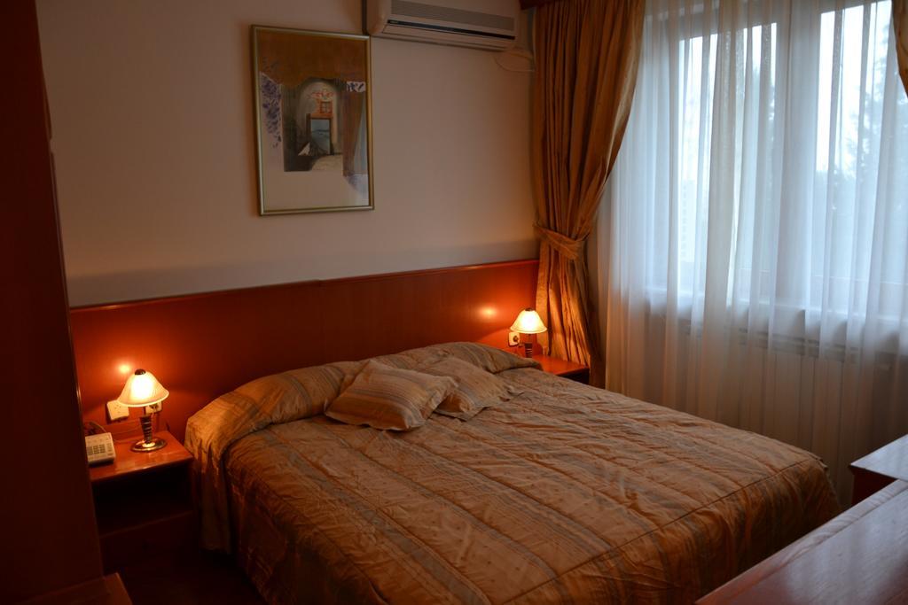 Hotel Dva Bisera Lagadin Exterior foto